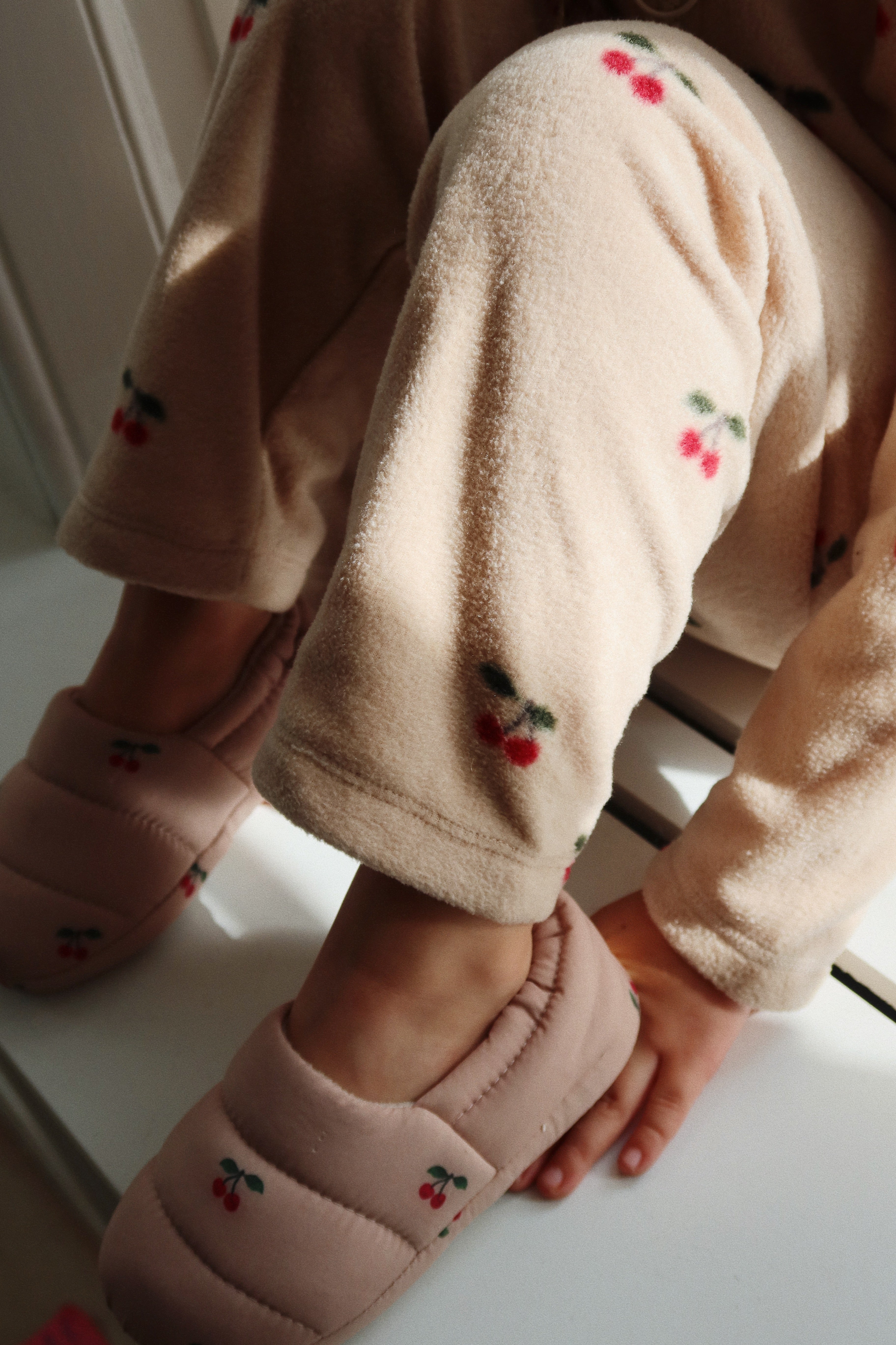 Tavi Fleece Pants | Cherry