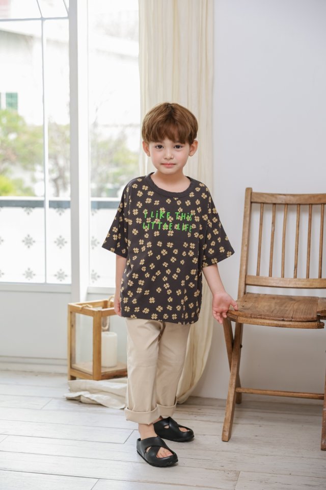 Little Life Flower Tee | Charcoal