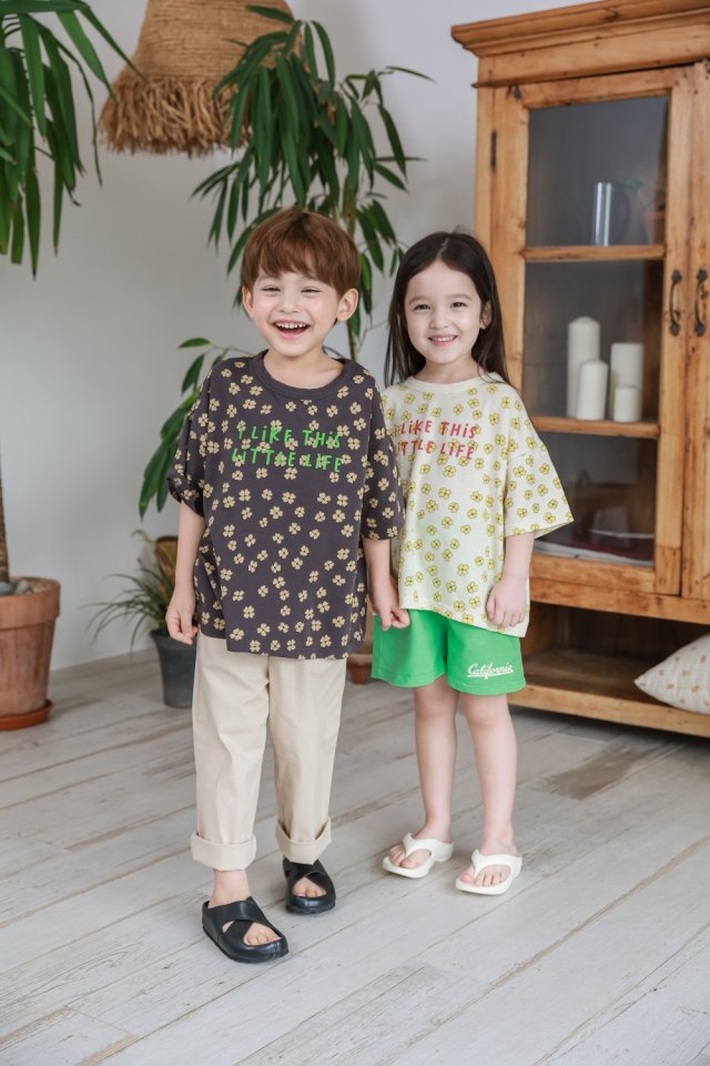 Little Life Flower Tee | Charcoal