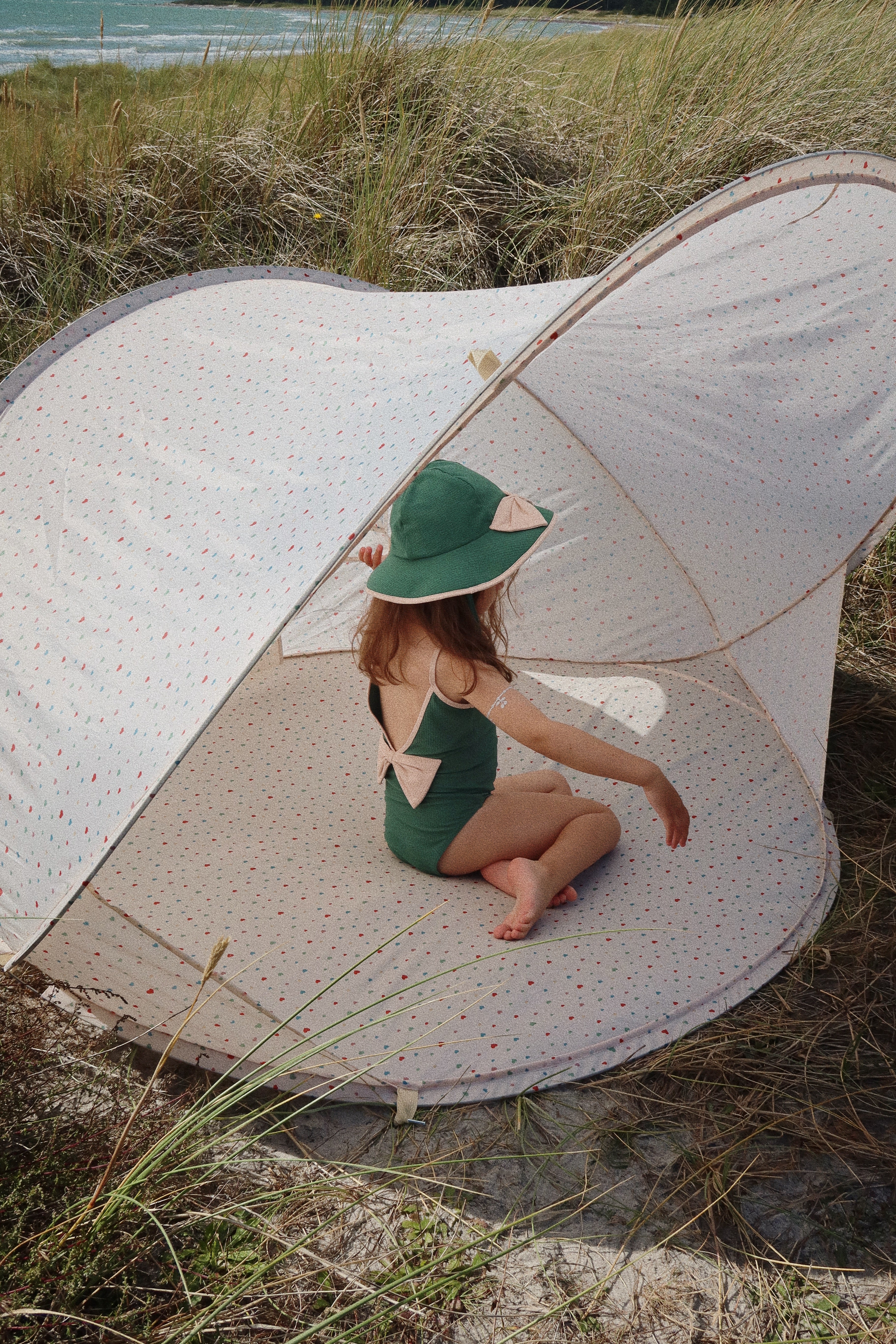 Pop Up Beach Tent - Multi Hearts